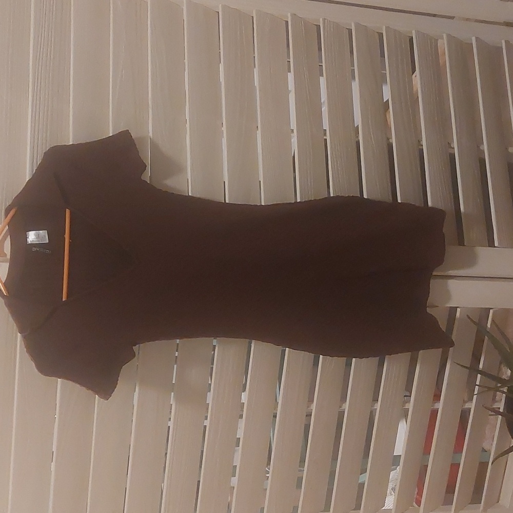 Divided colared short sleeve mini dress